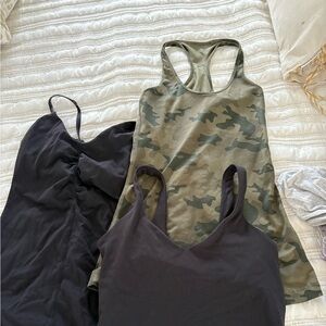 Lululemon bundle of tops. Size 4
Excellent condition!